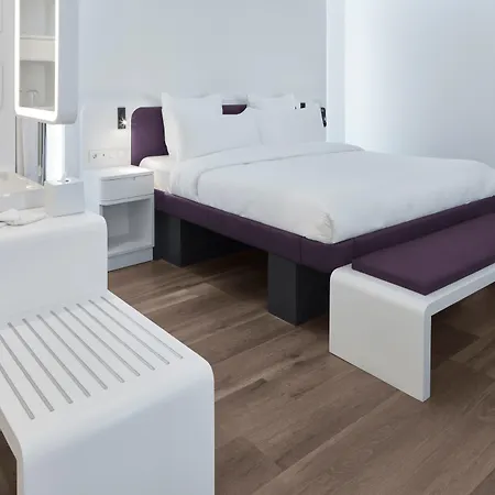 Yotel Airport, Entrance 2*