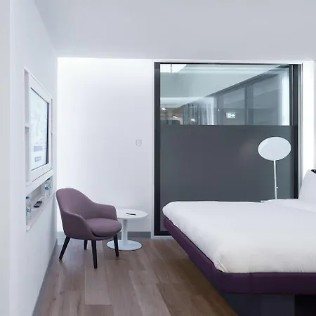 Hotel Yotel Airport, Entrance 2*