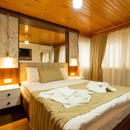 Candy Hotel