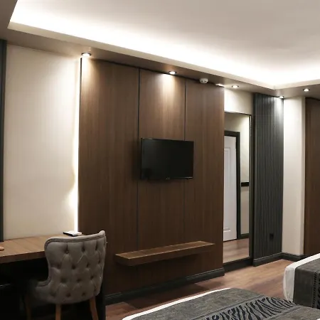 Grand Ueskuedar Ξενοδοχείο 3*