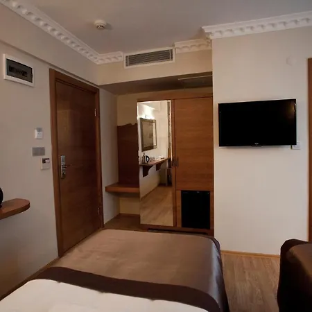 Hotel Pera Line 2*