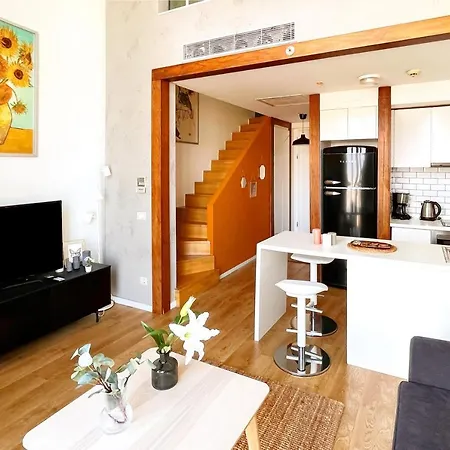アパート Cozy Loft With Skyline View In Modern