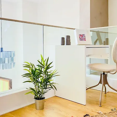 Cozy Loft With Skyline View In Modern アパート