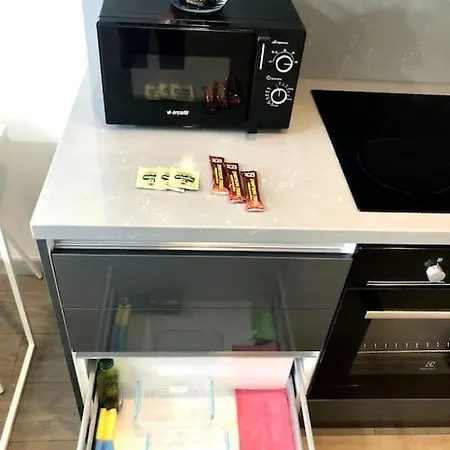 Secured Lux 1 + 1 - Gym, Sauna & Parking