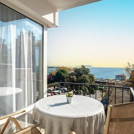 Chic Flat With Balcony Near Moda Shore Apartmán *
