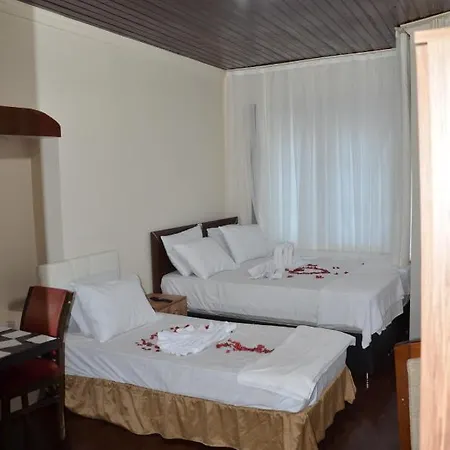 Reyna Aparthotel