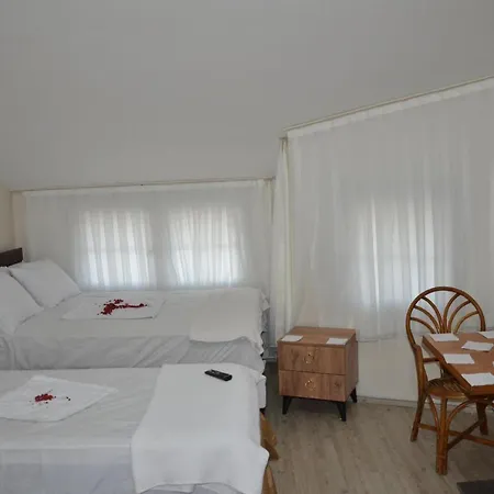 Reyna Aparthotel