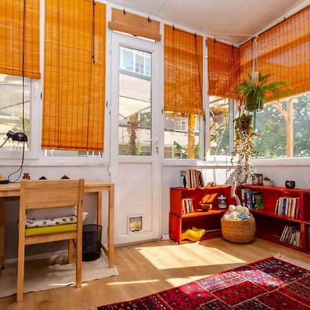Lägenhet Eclectic Flat Near Metro With Terrace In Kadikoy Istanbul