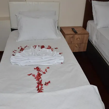 Reyna Aparthotel
