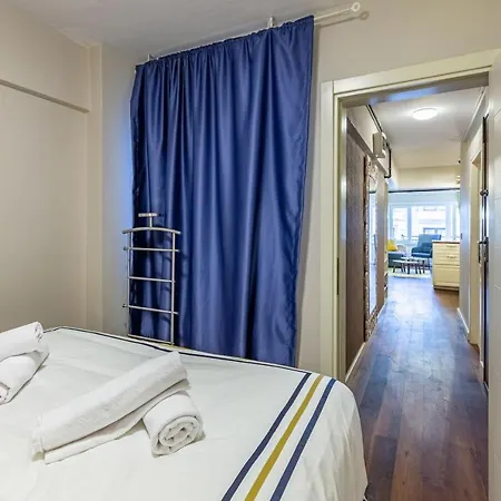 Central And Stylish Flat In The Heart Of Beyoglu Lägenhet