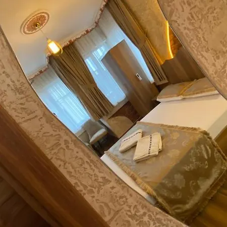 Golden Arrow Old Apartmanhotel