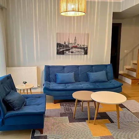 Modern , Spacious, Duplex *