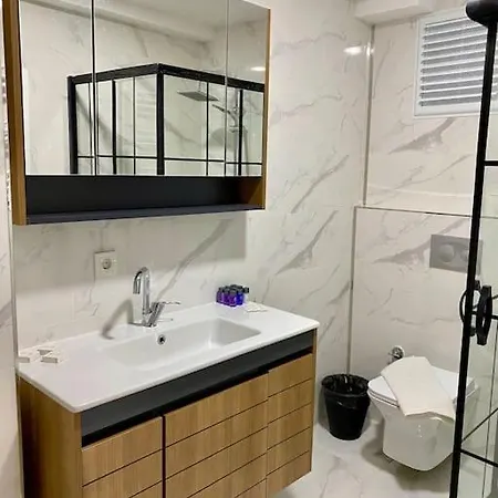 Modern , Spacious, Duplex Apartment *