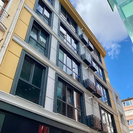 Modern , Spacious, Duplex Apartment *