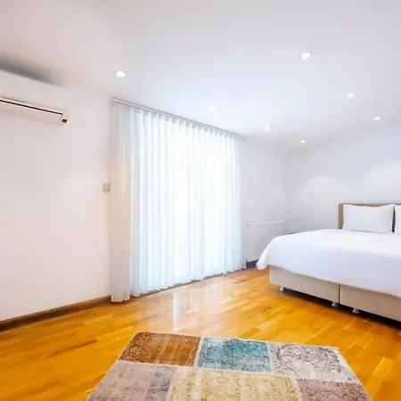 Apartment Chic Flat Near Public Transportation In Goztepe Istanbul