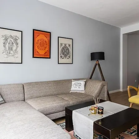 Spacious Apt W/ Amazing Location イスタンブール