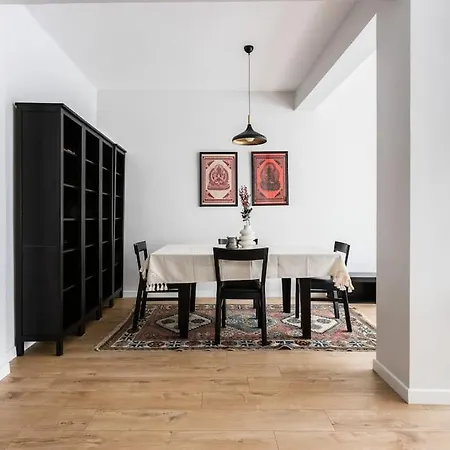 Spacious Apt W/ Amazing Location アパート イスタンブール