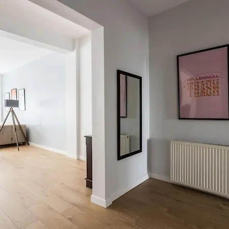 Spacious Apt W/ Amazing Location * イスタンブール