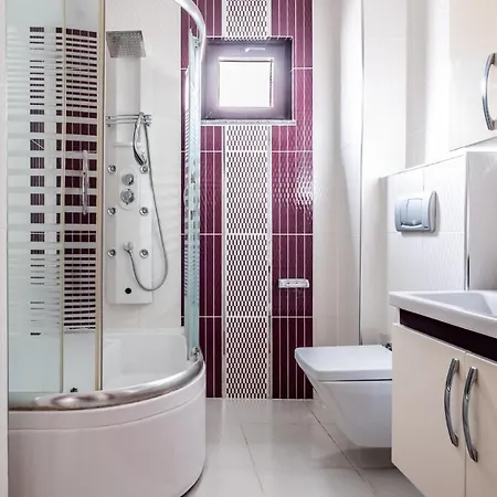 Flat In Maltepe With Balcony Near Shopping Malls アパート *