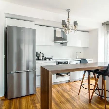 Modern Flat Near Sapphire Shopping Mall 公寓