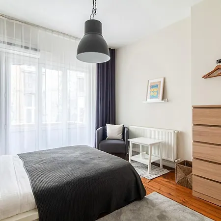 Sleek Flat Within Walking Distance To Pera Museum Appartamento