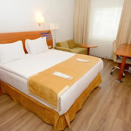 By Ihg Hotel 5*