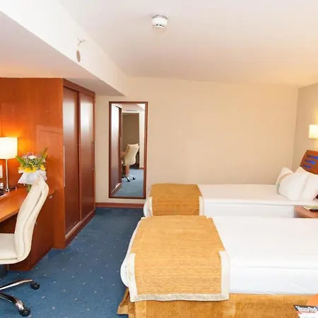 By Ihg