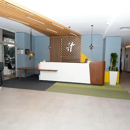 Hotel By Ihg