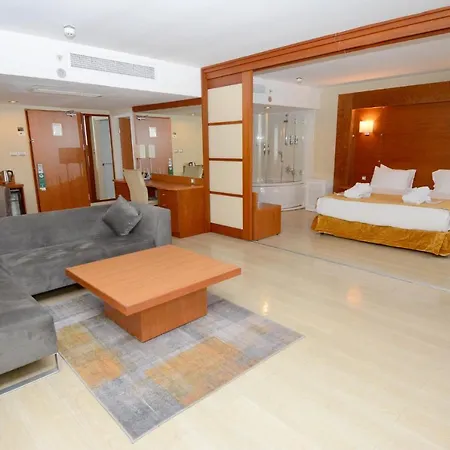 Hotel By Ihg