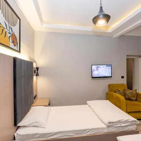 Cirrus Otel *