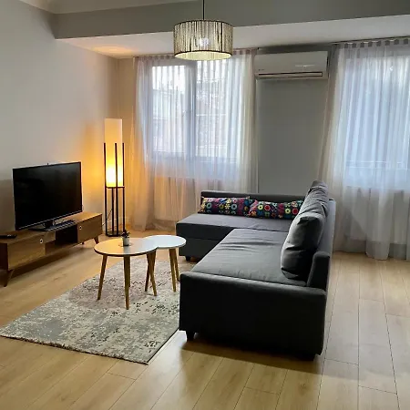 Modern , Spacious, Duplex *