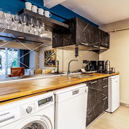 Stylish Fully Furnished Modern Flat In Kadikoey
