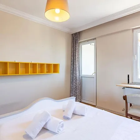 Flat With Shared Pool Near Sabiha Gokcen Airport Apartment