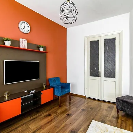 Апартаменты Fully Furnished Modern Flat In Sisli *