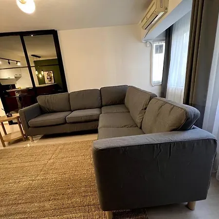 Cozy 2br Renovated 1 Min To Metro اسطنبول