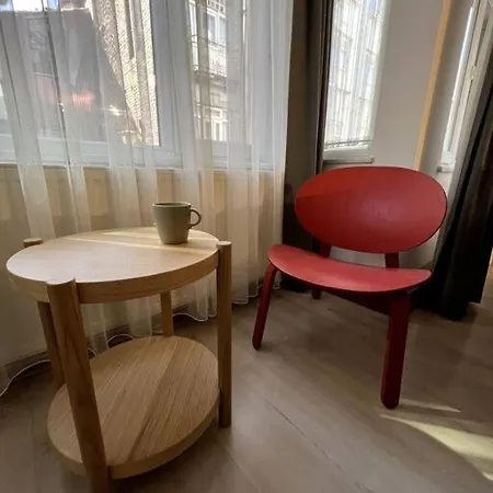 Cozy 2br Renovated 1 Min To Metro شقة اسطنبول