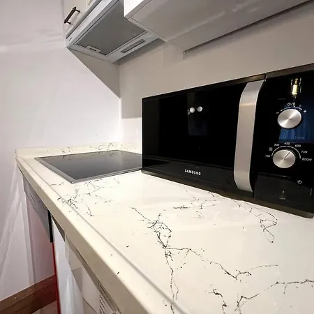 Cozy 2br Renovated 1 Min To Metro * اسطنبول