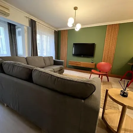 Cozy 2br Renovated 1 Min To Metro شقة *