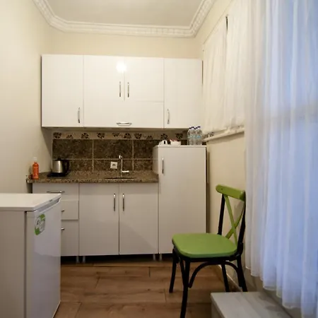 Paris Garden Bed & Breakfast 3*