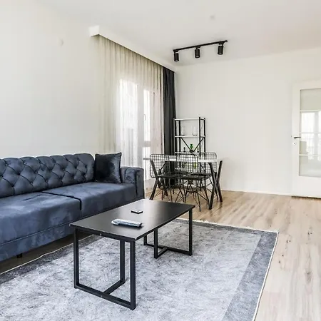 Modern Flat With Balcony In Tuzla Lägenhet