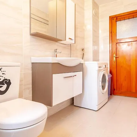 Incredible Flat W Halic View In Beyoglu