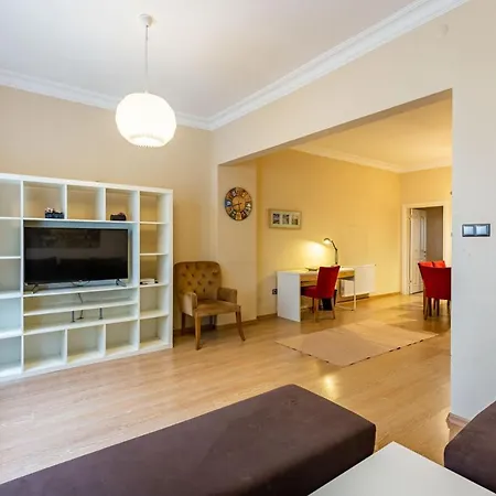 Flat 10-min Walk To Taksim Square In Sisli *