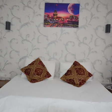Hotel The Reina