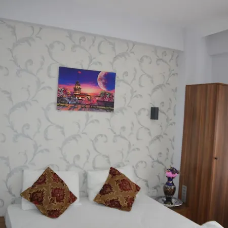 The Reina Hotel 3*