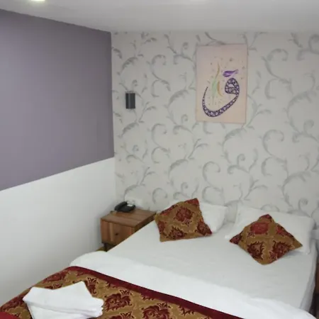 Hotel The Reina