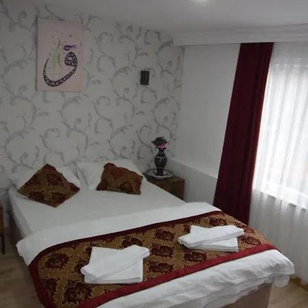 The Reina Hotel 3*