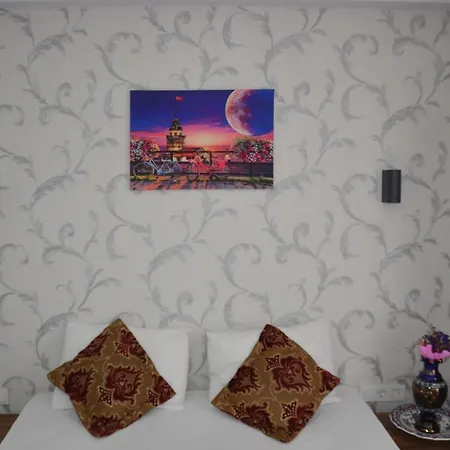 Hotel The Reina