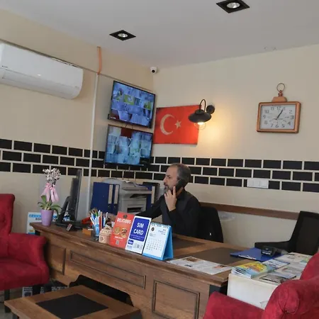 The Reina Hotel 3*