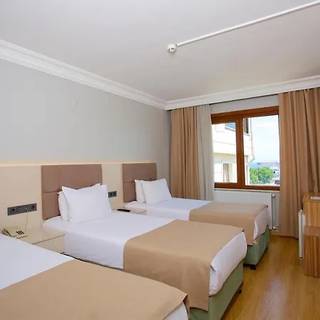 Grand Ant Hotel 3*
