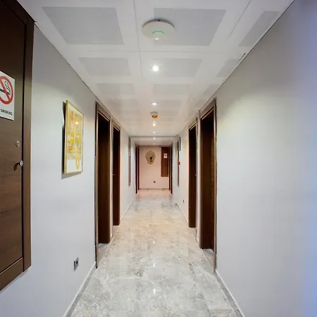 Grand Ant Hotel 3*